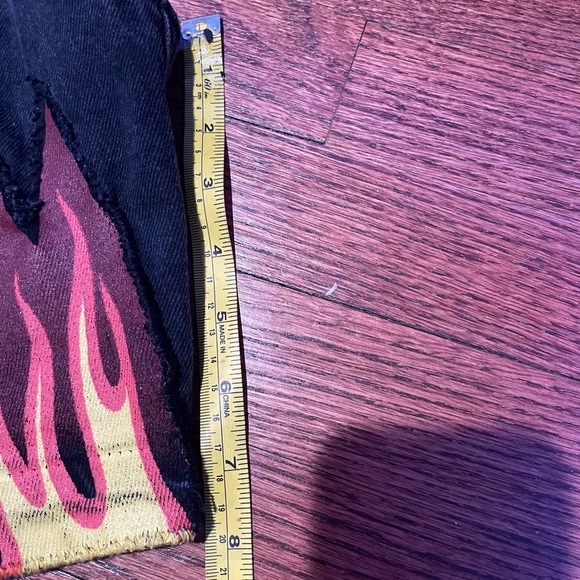 Rocker Flame Studded crop top - Picture 5 of 8